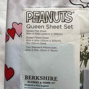Peanuts Queen Sheet Set - Gray and Red Hearts